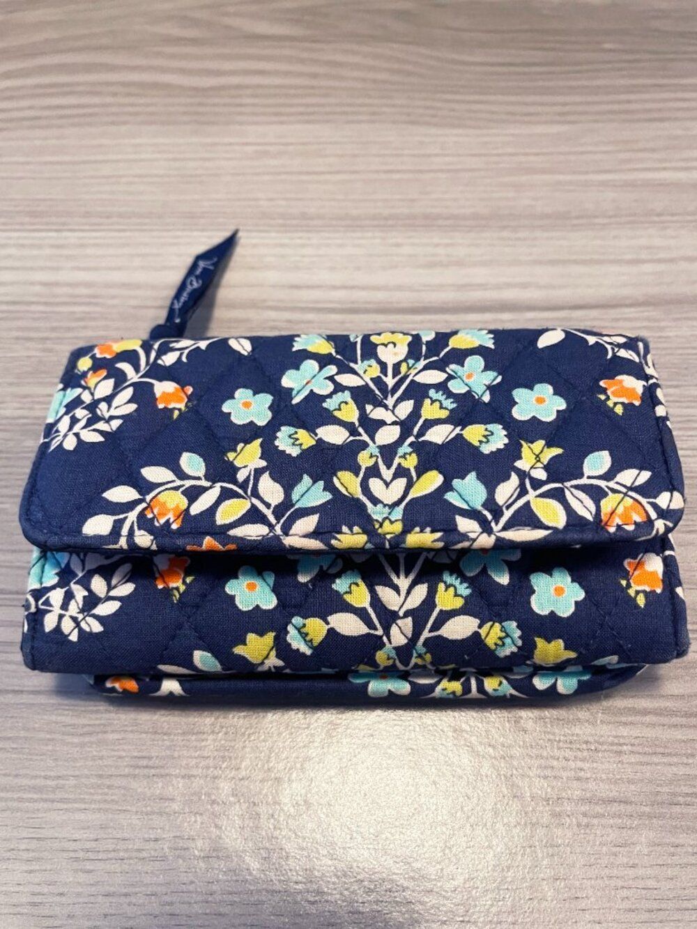 Vera Bradley Navy Floral Quilted Wallet Wristlet Zip Around Organizer - Picture 4 of 5